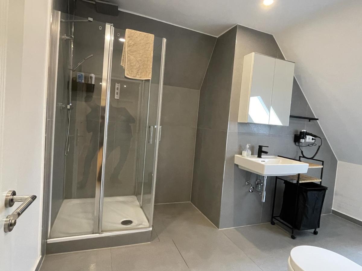 Family Room with Shared Bathroom,1395515315:JPEG